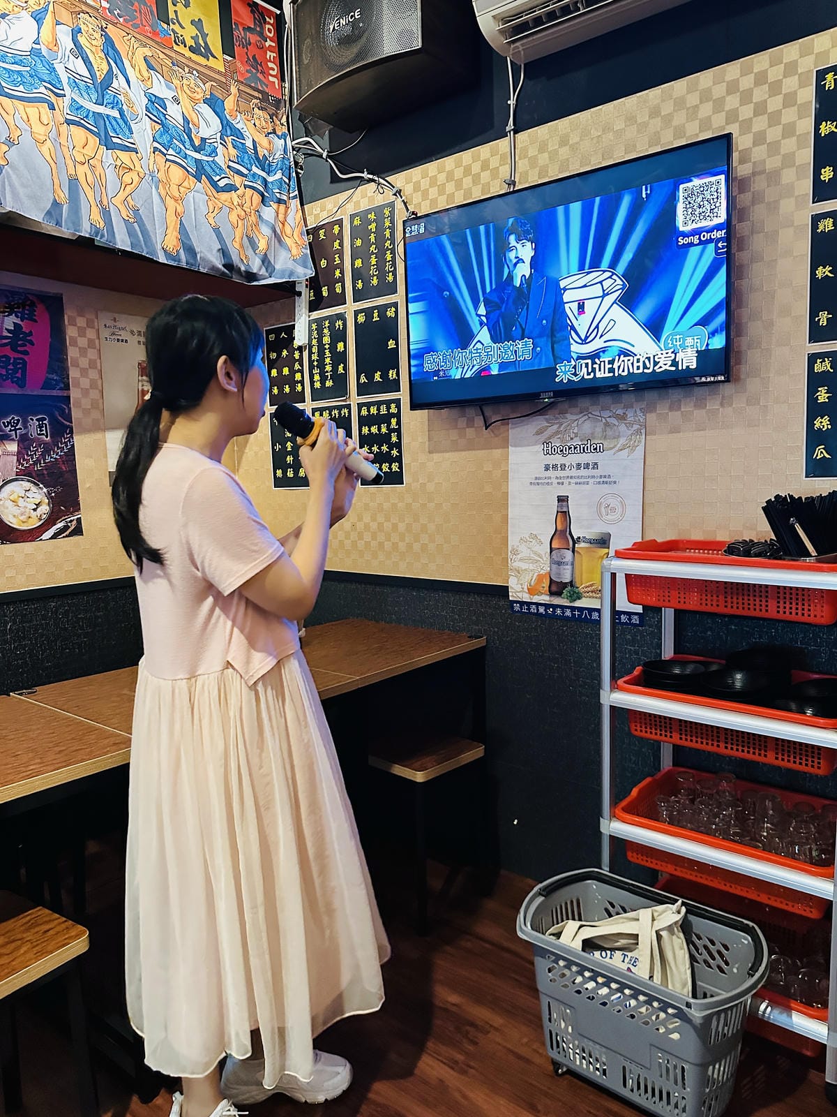 【雞老闆桶仔雞景美店】捷運2分鐘即達!現烤桶仔雞香噴上桌,