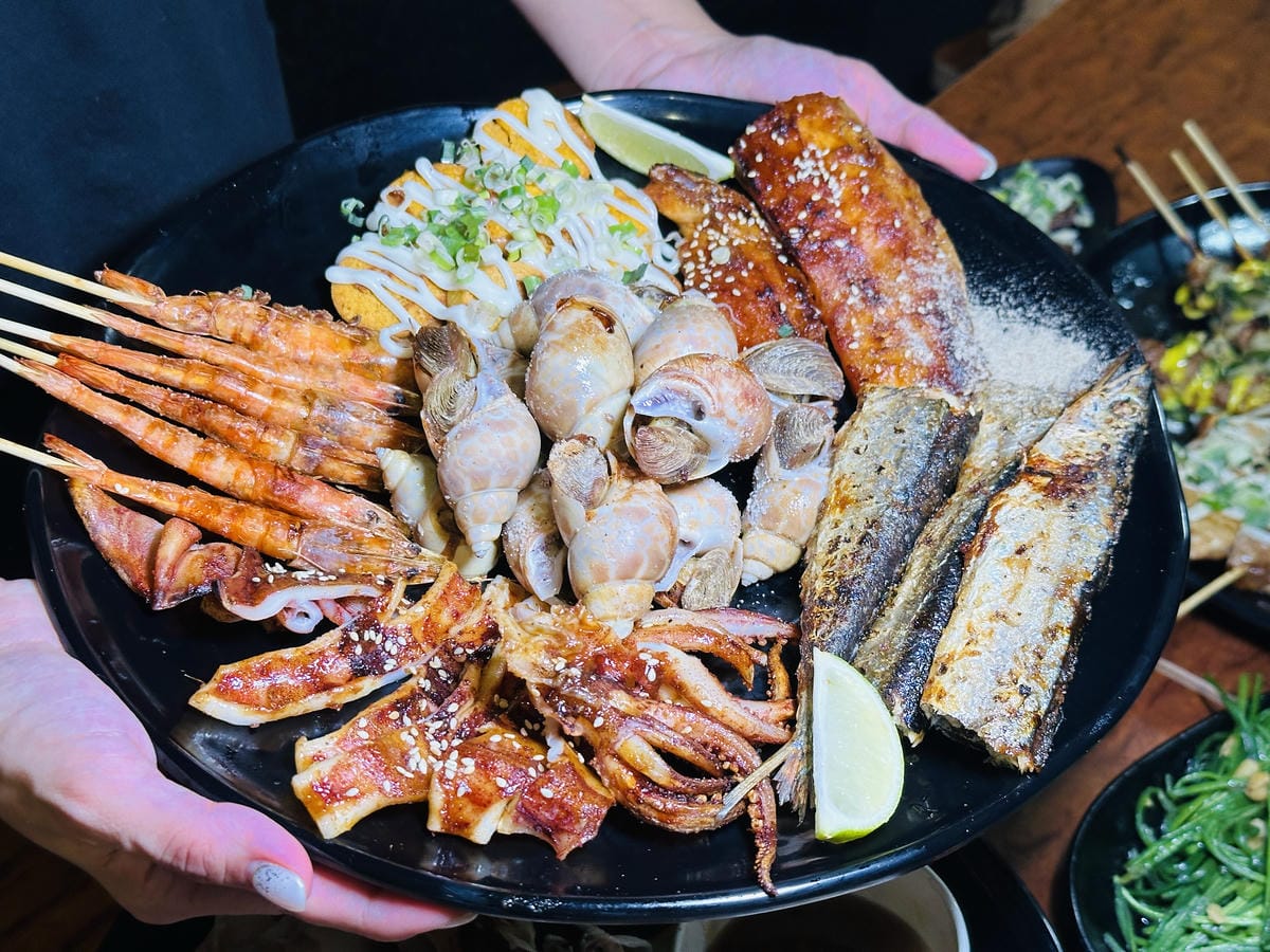 【雞老闆桶仔雞景美店】捷運2分鐘即達!現烤桶仔雞香噴上桌,