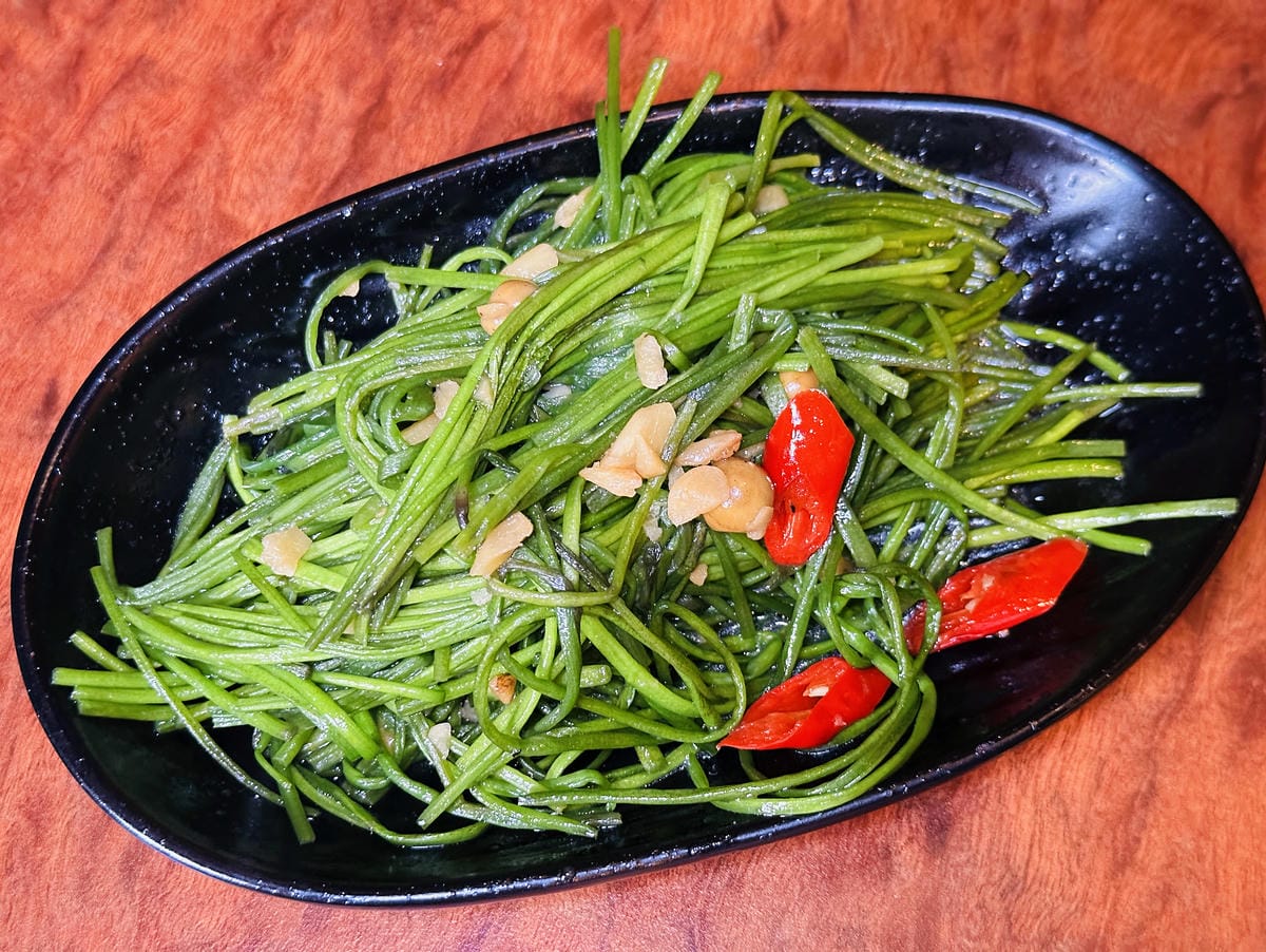 【雞老闆桶仔雞景美店】捷運2分鐘即達!現烤桶仔雞香噴上桌,