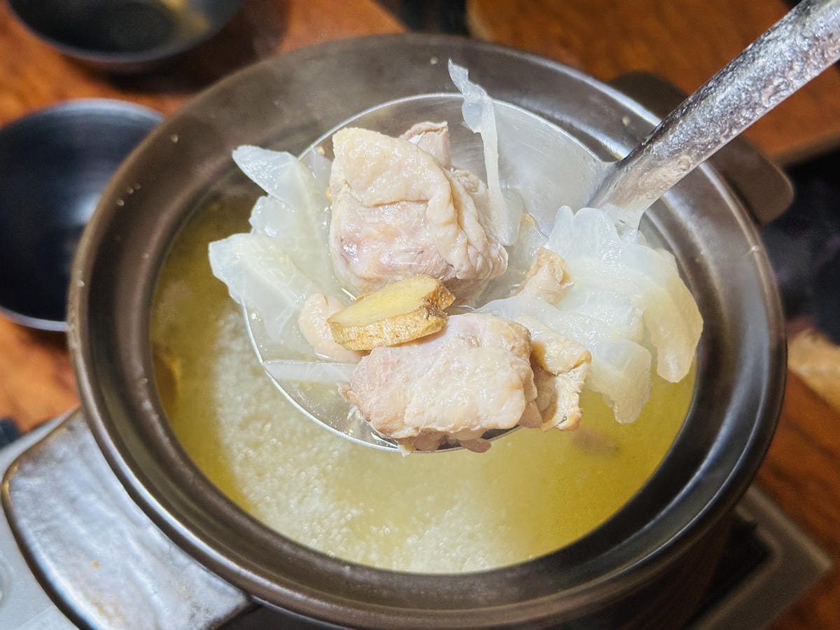 【雞老闆桶仔雞景美店】捷運2分鐘即達!現烤桶仔雞香噴上桌,