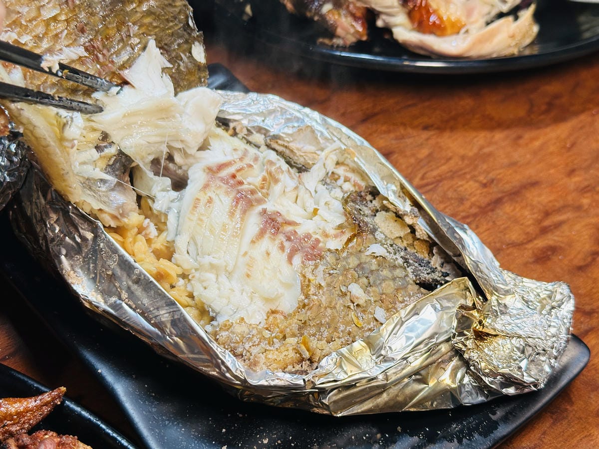 【雞老闆桶仔雞景美店】捷運2分鐘即達!現烤桶仔雞香噴上桌,