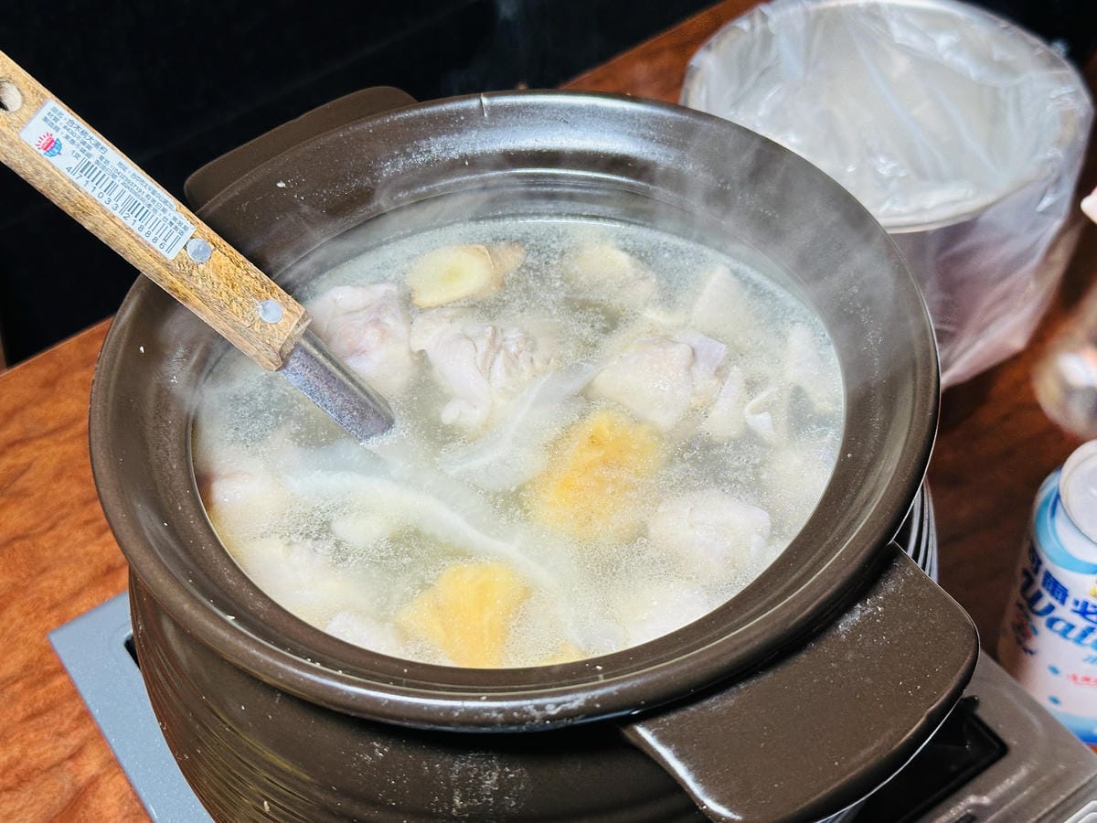 【雞老闆桶仔雞景美店】捷運2分鐘即達!現烤桶仔雞香噴上桌,