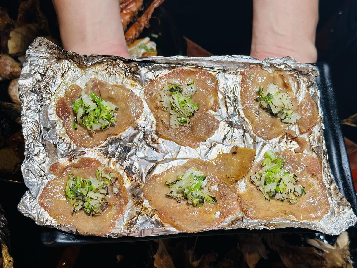 【雞老闆桶仔雞景美店】捷運2分鐘即達!現烤桶仔雞香噴上桌,