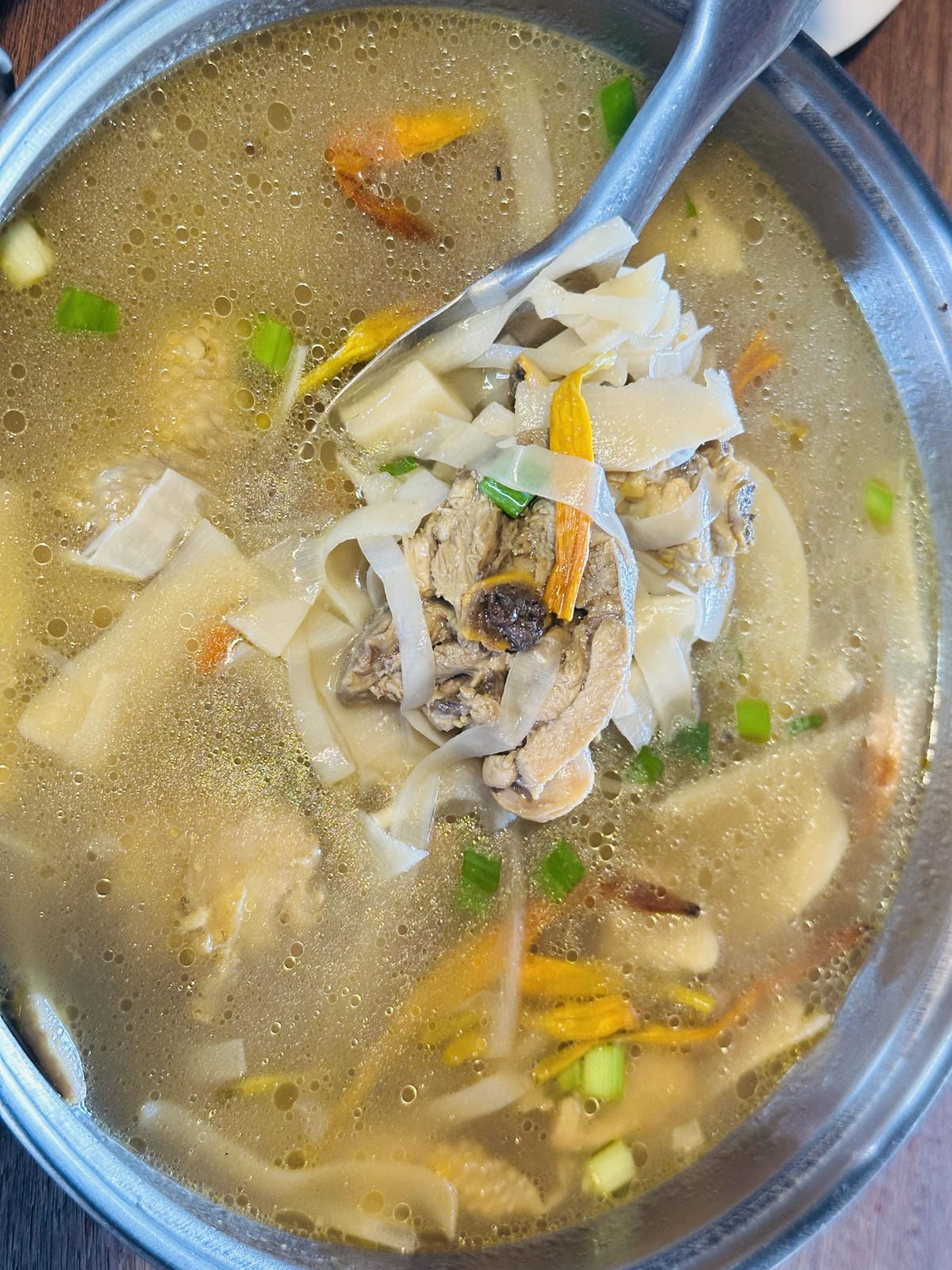 2025赤科山金針花季一日遊花海拍照秘境、窯燒金針體驗+加