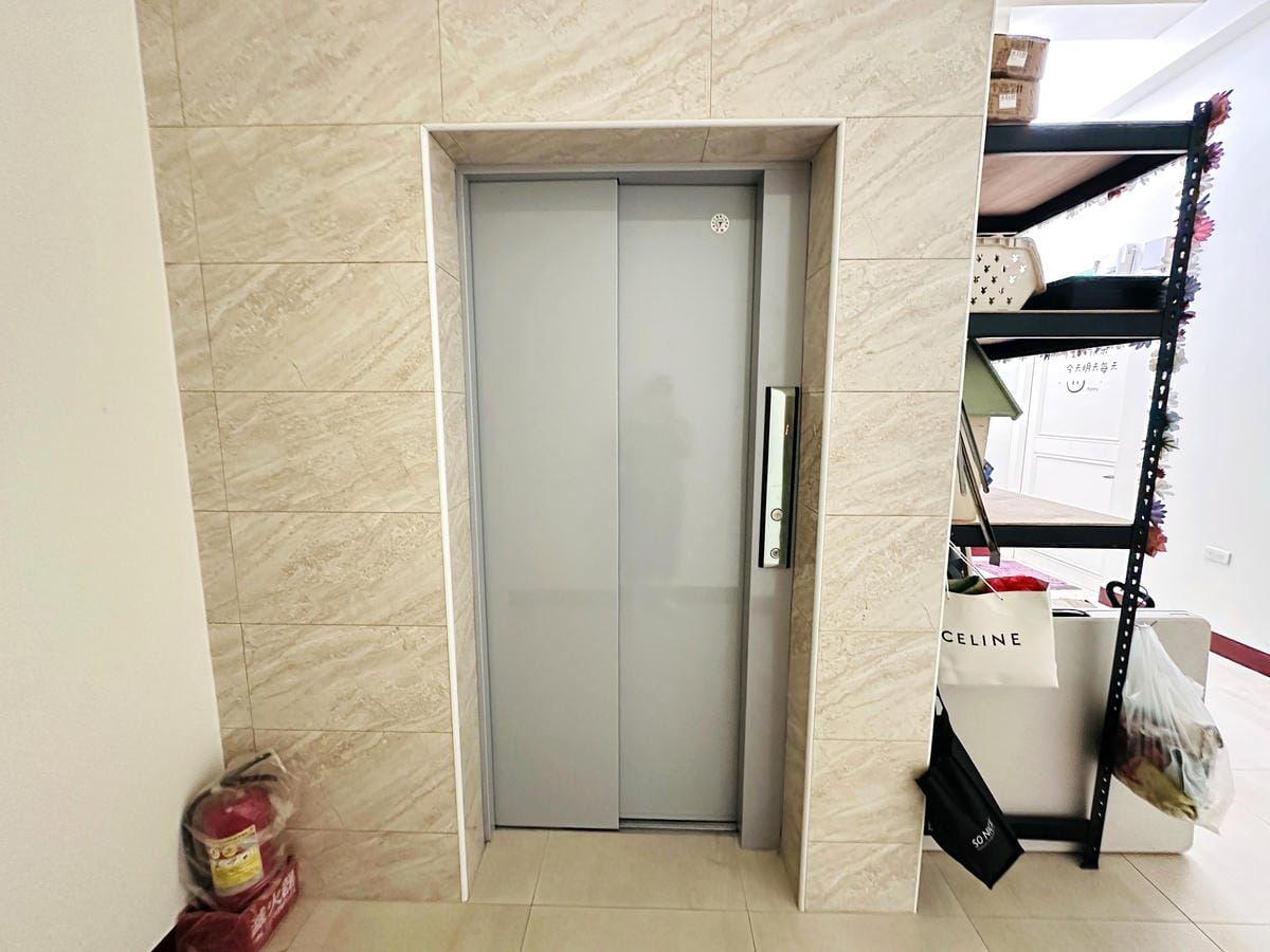 【徐徐民宿】嘉義竹崎20人包棟推薦電梯、KTV、烤肉區與玩