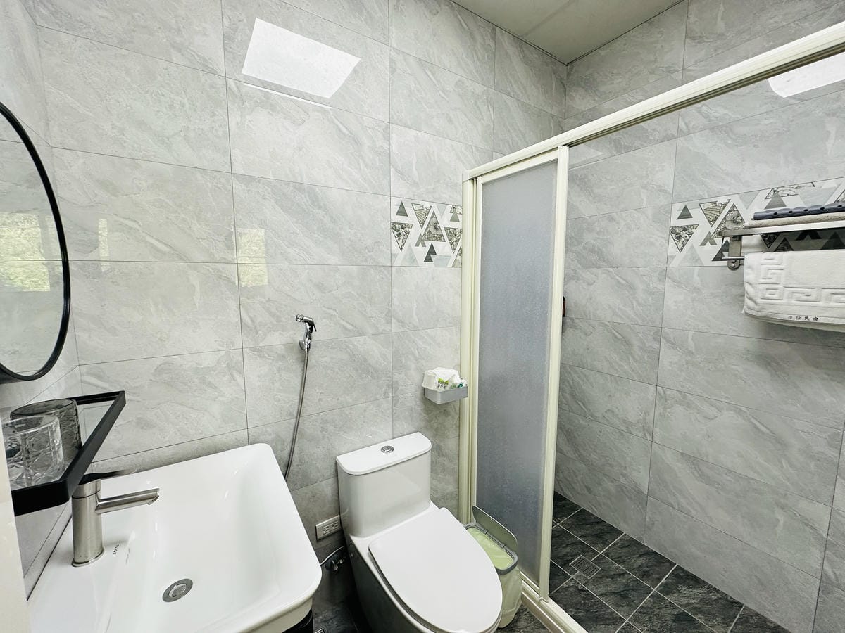 【徐徐民宿】嘉義竹崎20人包棟推薦電梯、KTV、烤肉區與玩