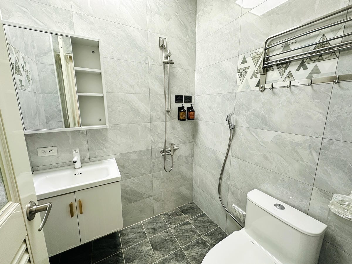 【徐徐民宿】嘉義竹崎20人包棟推薦電梯、KTV、烤肉區與玩