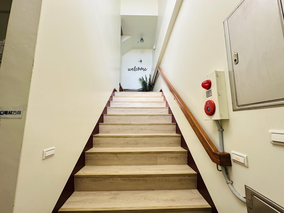 【徐徐民宿】嘉義竹崎20人包棟推薦電梯、KTV、烤肉區與玩