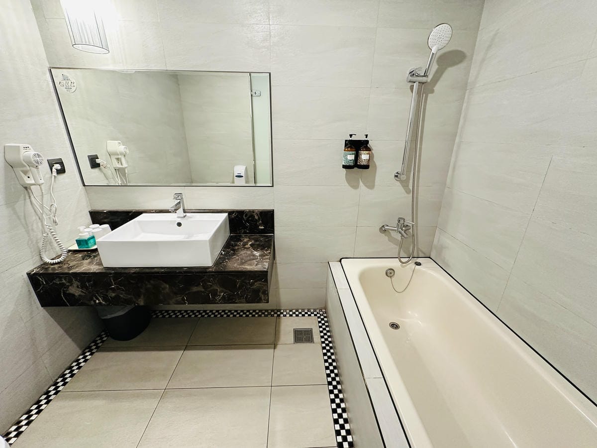 【鎮寶大飯店】南投埔里住宿開箱結合藝術氛圍與完善設施的經典