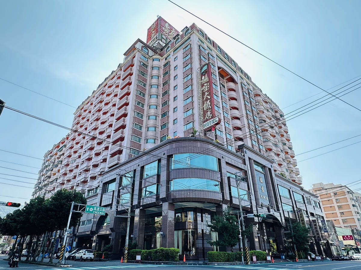 【鎮寶大飯店】南投埔里住宿開箱結合藝術氛圍與完善設施的經典