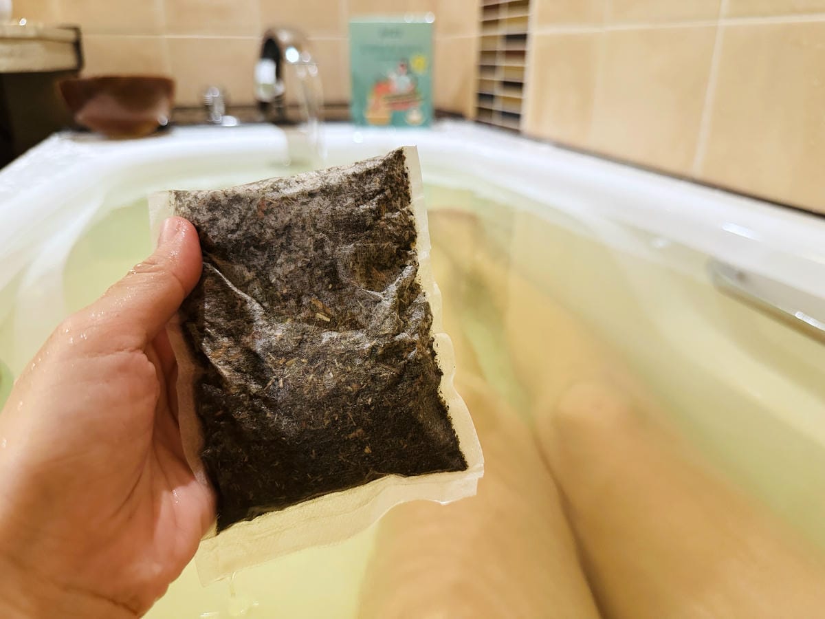 【森滋養】艾草草本沐浴包開箱在家享受草本香氣的放鬆泡澡時光